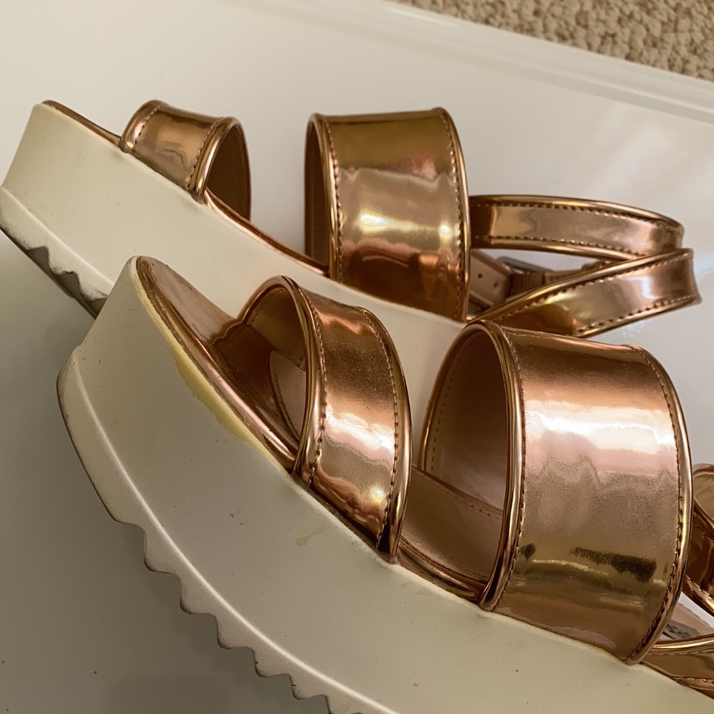 Steve Madden gold metallic platform sandels - Picture 6 of 6